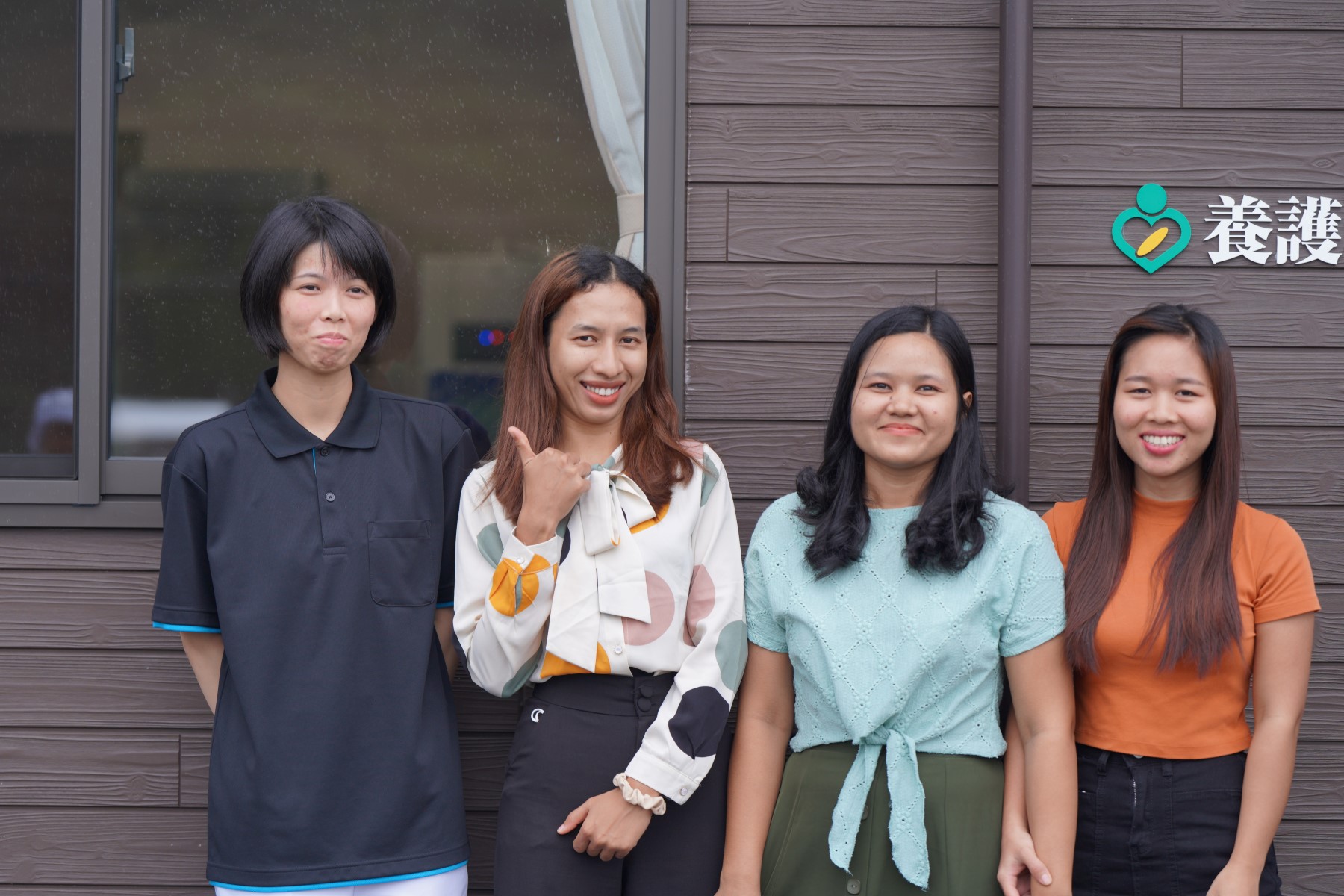 【特定技能・外食】数百名の利用者さまの食事を担当する施設の調理場。外国人材に、難しい言葉を分かりやすく伝えるために工夫しました。