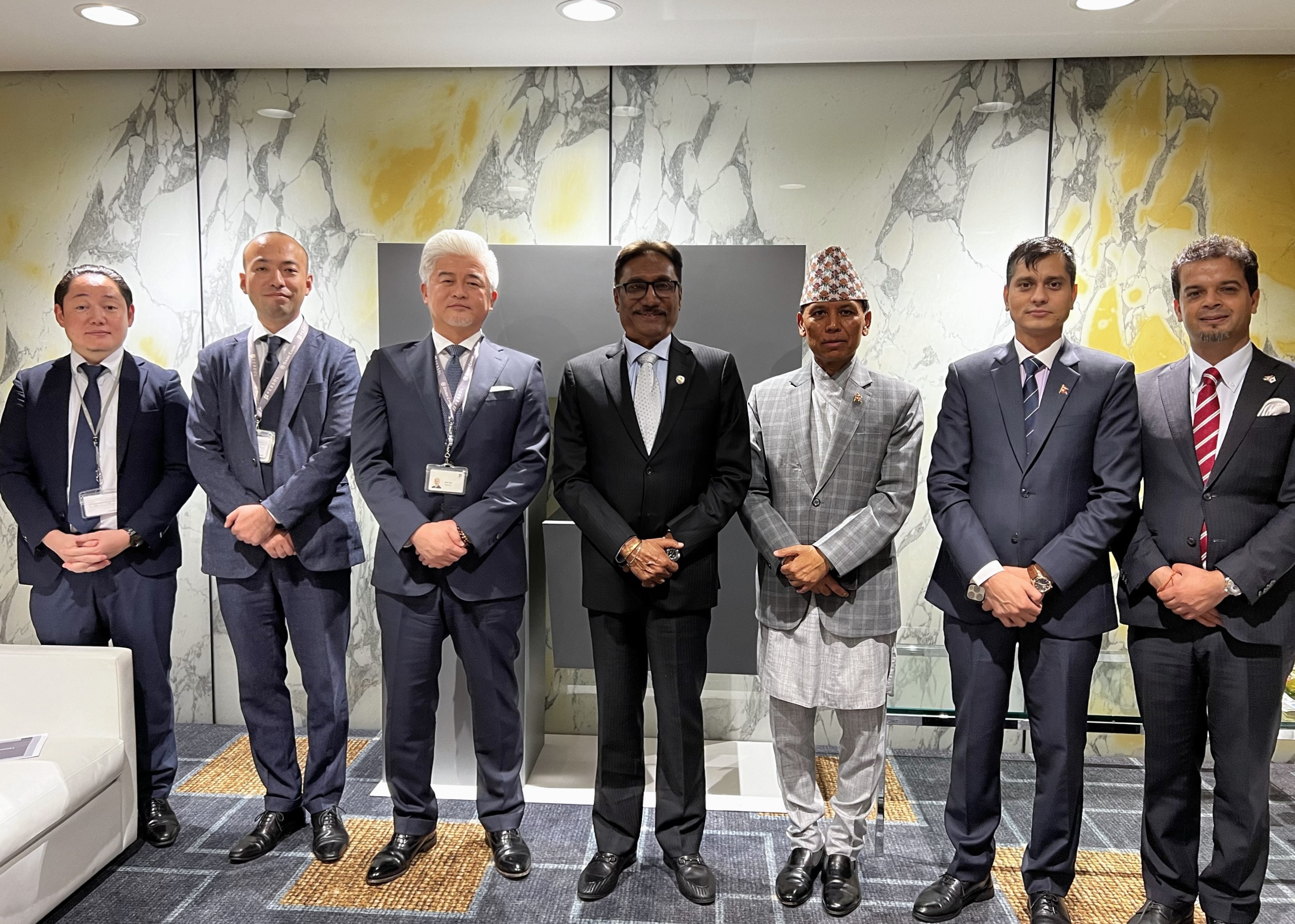 ＜左から、PERSOL Global Workforce グローバル人材開発部 室長 川口 賢、事業本部 部長佐藤 大介、取締役副社長 谷中 洋治、ネパール国労働・雇用・社会保障省担当大臣 Hon. Sharat Singh Bhandari、在日本ネパール大使 Dr. Durga Bahadur Subedi、労働・雇用・社会保障省　次官補兼副報道官/情報担当官　Mr. Kabirraj Upreti、BLUE SKY JAPAN株式会社 Poudel Santosh> ※敬称略